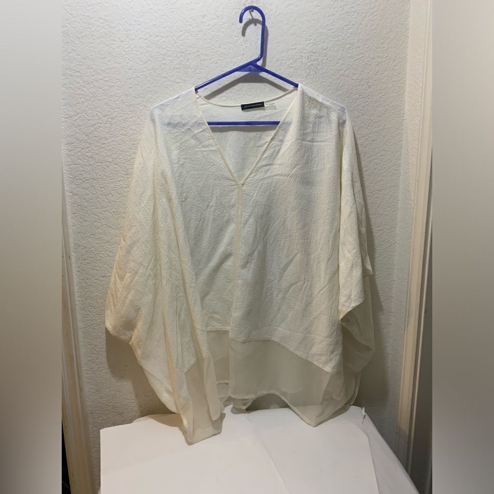 Josie Natori V-neck Top off white Sz Medium viscose silk